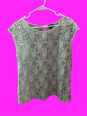 Eddie Bauer Gray Floral Lace Cap Sleeve Blouse